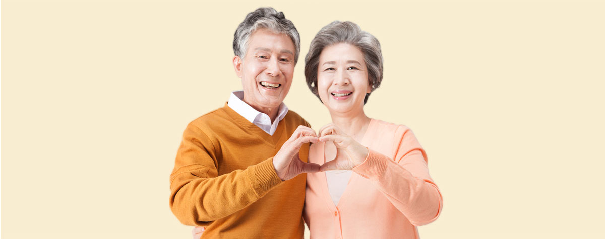 치아사이공간 안내 이미지 - 하트를 만든 노부부
